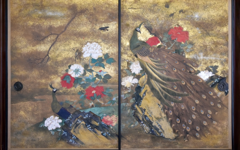 本堂大襖（左）